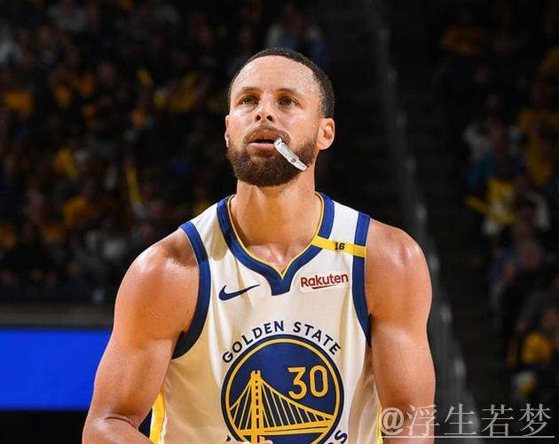 库里谈八秒违例改判：抓手臂属本能反应，未意识到动作